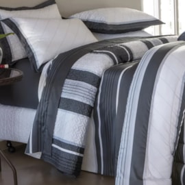 Cobre Leito King Kacyumara Satinée Torelli 300 Fios 3 Peças Cobre Leito King Kacyumara Satinée Torelli 300 Fios 3 Peças