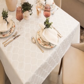 Toalha de Mesa Retangular 1,70m x 2,70m Impermeável JoyDecor Marrocos Branco Toalha de Mesa Retangular 1,70m x 2,70m Impermeável JoyDecor Marrocos Branco